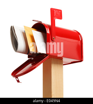 Rot-Postfach mit Mail isoliert auf weißem Hintergrund. Stockfoto