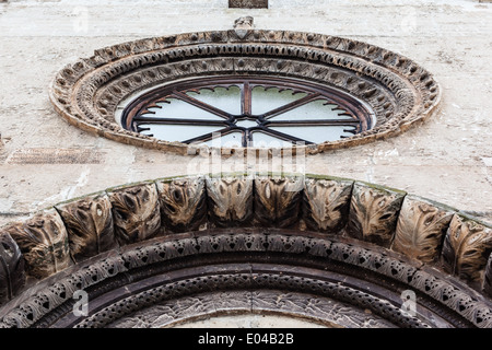 Architektonische Details einer antiken Kirche befindet sich in Grottaglie, Italien Stockfoto