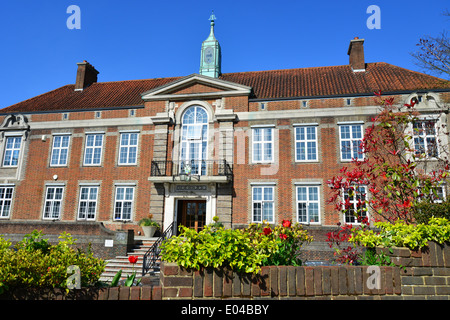 Gemeindeverwaltung Surrey, Fairmount Haus Stier Hügel, Leatherhead, Surrey, England, Vereinigtes Königreich Stockfoto