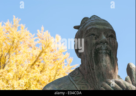 Confucuis-Statue im Tempel Yushima Seido, Tokio, Japan Stockfoto