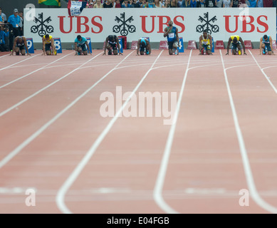 Usain Bolt kreuzt sich vor dem Start des letzten Rennens 100m IAAF Diamond League "Weltklasse Zürich" in Zürich. Stockfoto