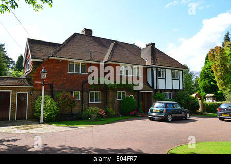 Großes freistehendes Haus, Christchurch Road, Virginia Water, Surrey, England, Vereinigtes Königreich Stockfoto