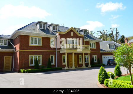 Großes freistehendes Haus, Christchurch Road, Virginia Water, Surrey, England, Vereinigtes Königreich Stockfoto