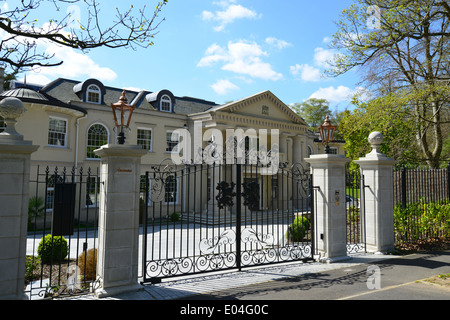 Großes freistehendes Haus, Christchurch Road, Virginia Water, Surrey, England, Vereinigtes Königreich Stockfoto