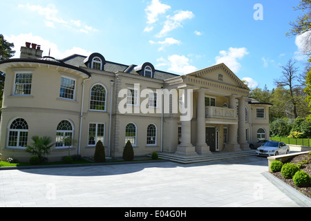 Großes freistehendes Haus, Christchurch Road, Virginia Water, Surrey, England, Vereinigtes Königreich Stockfoto