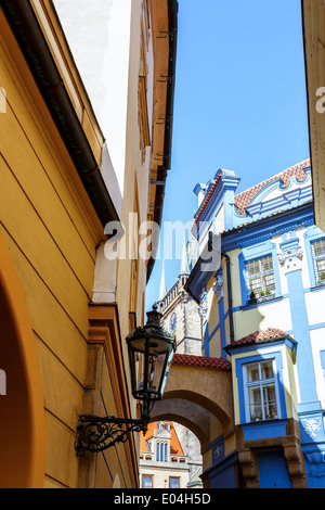 typische Prager Gasse - historische Zentrum von Prag Stockfoto