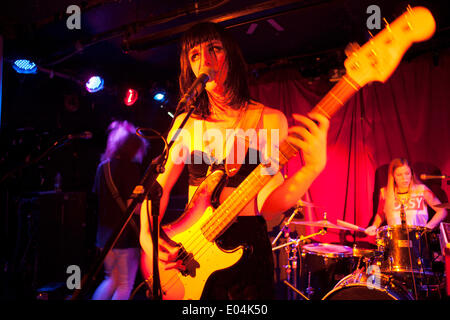 London, UK. Donnerstag, 1. Mai 2014. Alle Mädchen kanadische Indie-Rockband The Beaches spielen ein Konzert an die Wasserratten in London. Bildnachweis: Michael Kemp/Alamy Live-Nachrichten Stockfoto