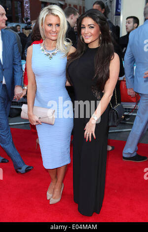 Danielle Armstrong und Casey Batchelor kommt für die "Plastik"-Premiere am Odeon West End, Leicester Square, London. 29/04/2014/Picture alliance Stockfoto