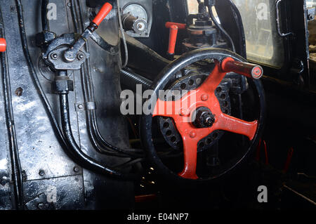 Bochum-Dahlhausen, Deutschland. 23. April 2014. Ingenieur-Station in Lok 01 008 der Deutschen Bahn in 1922 und bis 1973 in Betrieb im Eisenbahnmuseum Bochum-Dahlhausen, Deutschland, 23. April 2014 abgebildet ist. Das Museum eröffnete im Jahr 1977 von der deutschen Gesellschaft für Eisenbahngeschichte befindet sich in Bochum-Dahlhausen Bahnhof tätiges Unternehmen, das im Jahr 1969 geschlossen wurde. Es Deutschlands größte private Eisenbahnmuseum. Foto: Horst Ossinger/Dpa News WIRE SERVICE/Dpa/Alamy Live Stockfoto