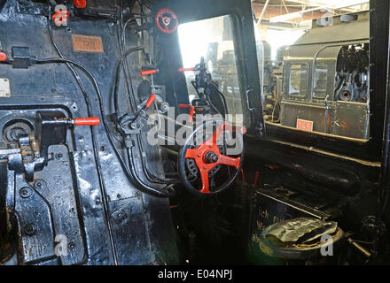 Bochum-Dahlhausen, Deutschland. 23. April 2014. Ingenieur-Station in Lok 01 008 der Deutschen Bahn in 1922 und bis 1973 in Betrieb im Eisenbahnmuseum Bochum-Dahlhausen, Deutschland, 23. April 2014 abgebildet ist. Das Museum eröffnete im Jahr 1977 von der deutschen Gesellschaft für Eisenbahngeschichte befindet sich in Bochum-Dahlhausen Bahnhof tätiges Unternehmen, das im Jahr 1969 geschlossen wurde. Es Deutschlands größte private Eisenbahnmuseum. Foto: Horst Ossinger/Dpa News WIRE SERVICE/Dpa/Alamy Live Stockfoto