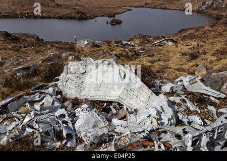 Trümmer von einer B - 24H Liberator Bomber am 13. Juni 1945 bei der Fee-Seen, Sidhean Mor, in der Nähe von Gairloch Schottland abgestürzt Stockfoto