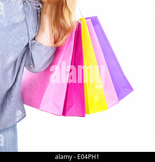 Frau hält in der hand bunte Einkaufstaschen isoliert auf weißem Hintergrund, Körperteil, Geld in der Filiale, Verkauf-Konzept Stockfoto