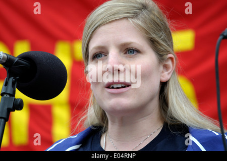 Natasha Hoarau (Stieftochter von Bob Crow) anlässlich der Maikundgebung am Trafalgar Square in London, 2014 Stockfoto