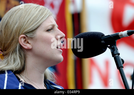 Natasha Hoarau (Stieftochter von Bob Crow) anlässlich der Maikundgebung am Trafalgar Square in London, 2014 Stockfoto