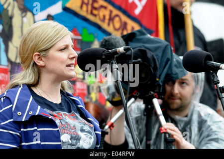 Natasha Hoarau (Stieftochter von Bob Crow) anlässlich der Maikundgebung am Trafalgar Square in London, 2014 Stockfoto