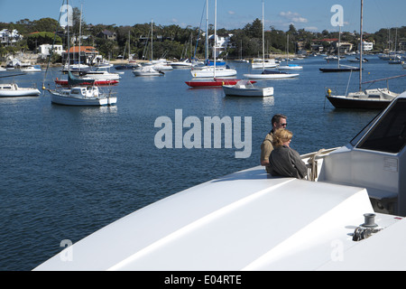 Sydney-Fähre ankommt in Watsons Bay im östlichen Vororten Sydneys, Australien Stockfoto