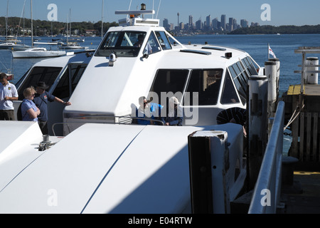 Sydney-Fähre ankommt in Watsons Bay im östlichen Vororten Sydneys, Australien Stockfoto