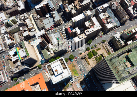Luftaufnahme von Jeppe Street, Johannesburg Central Business District mit der Wolkenkratzer Marmor thront Sanlan Zentrum bauen Stockfoto