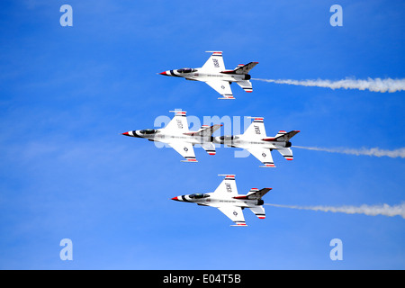 Die USAF Air Demonstration Squadron ("Thunderbirds") ist der Air Demonstration Squadron der United States Air Force (USAF) Stockfoto