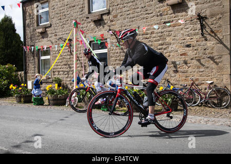 Woche 2 der Dolan Race Serie. Die Teilnahme an den Victoria Park, Rotten Row, Southport, Merseyside, Wettbewerber in Dolan Jugend Circuit Race Serie Junge und Mädchen Jugend Rennen von unter 8 bis unter 16 Jahren. Es gibt zwei Rennen für jede Altersgruppe bei jeder Veranstaltung der Reihe von 2018 Radfahren sportives, Aktion, Aktivität, Athlet, Fahrrad, Fahrräder, Radfahrer, Motorrad, Biker, Biken, Junge, Wettbewerb, Wettbewerb, Konkurrenz, Zyklus, Radfahrer, Freizeit, Lifestyle, männlich, Marathon, Outdoor, Volk, Rasse, Racer, racing, Reiten, Reiter, Straße, Sport, Street, Sommer, teenager Cycle Events. Stockfoto