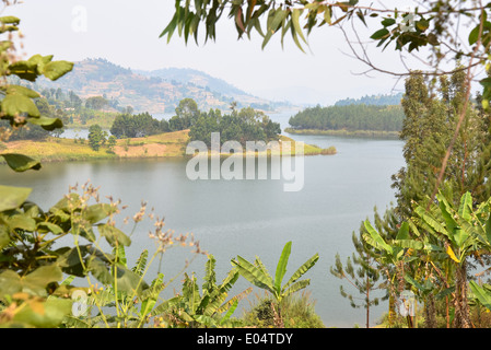 Blick auf den Kratersee Crater-Lake Bunyonyi in Uganda, Afrika Stockfoto