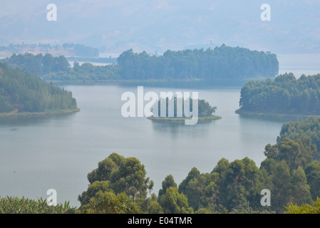 Blick auf den Kratersee Crater-Lake Bunyonyi in Uganda, Afrika Stockfoto