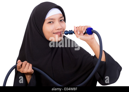 Frau mit einer Shisha-Pfeife Stockfoto