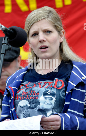 Natasha Hoarau (Stieftochter von Bob Crow) anlässlich der Maikundgebung am Trafalgar Square in London, 2014 Stockfoto