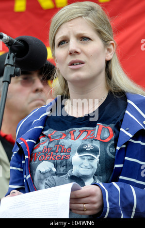 Natasha Hoarau (Stieftochter von Bob Crow) anlässlich der Maikundgebung am Trafalgar Square in London, 2014 Stockfoto