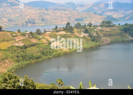 ein Blick auf Bunyonyi Kratersee in Uganda, Afrika Stockfoto
