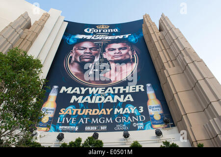 Las Vegas, Nevada, USA. 2. Mai 2014. Ansicht des MGM Grand Las Vegas. Eine große Werbung für den 3. Mai 2014-Kampf zwischen Floyd Mayweather und Marcos Maidana Credit: MeonStock/Alamy Live News Stockfoto