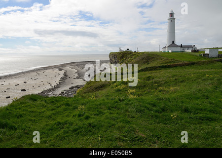 Nash Point Lighthouse an der Küste von Vale of Glamorgan, South Wales. Stockfoto