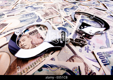 Yen-Banknoten, Währung aus Japan mit Handschellen, Yen Geldscheine Waehrung aus Japan Mit Handschellen Stockfoto