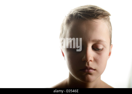 Stock Foto von einem 13 Jahre alten Jungen mit weißem Hintergrund Stockfoto