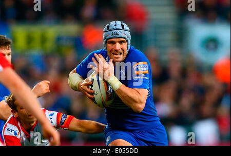 Belfast, Nordirland. 2. Mai 2014. Shane Jennings (Leinster) Gebühren nach vorne während der RaboDirect Pro12-match zwischen Ulster und Leinster an Ravenhill. Bildnachweis: Aktion Plus Sport/Alamy Live-Nachrichten Stockfoto