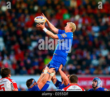 Belfast, Nordirland. 2. Mai 2014. Leo Cullen (Leinster) sammelt den Lineout-Ball während des Spiels RaboDirect Pro12 zwischen Ulster und Leinster an Ravenhill. Bildnachweis: Aktion Plus Sport/Alamy Live-Nachrichten Stockfoto