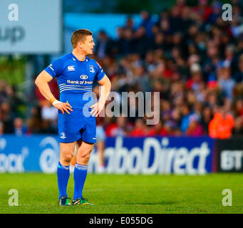 Belfast, Nordirland. 2. Mai 2014. Brian O'Driscoll (Leinster) blickt auf eine während des RaboDirect Pro12-Spiels zwischen Ulster und Leinster an Ravenhill. Bildnachweis: Aktion Plus Sport/Alamy Live-Nachrichten Stockfoto