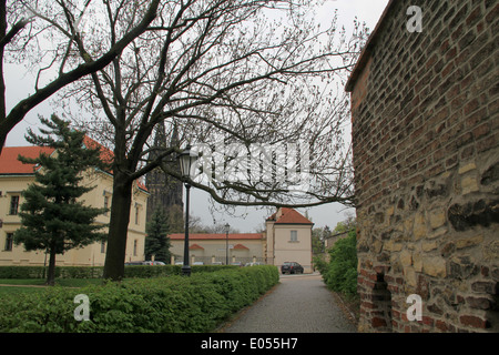 Perle der Architektur und gastronomischen Tourismus, der Hauptstadt der Tschechischen Republik. Die Straßen von Prag, Türmen und Kirchtürmen. Stockfoto