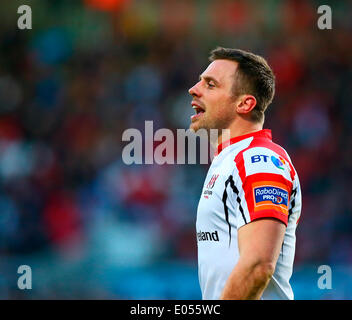 Belfast, Nordirland. 2. Mai 2014. Tommy Bowe (Ulster) ruft zu einem Mitspieler während des RaboDirect Pro12-Spiels zwischen Ulster und Leinster an Ravenhill. Bildnachweis: Aktion Plus Sport/Alamy Live-Nachrichten Stockfoto