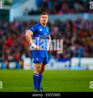 Belfast, Nordirland. 2. Mai 2014. Brian O'Driscoll (Leinster) blickt auf eine während des RaboDirect Pro12-Spiels zwischen Ulster und Leinster an Ravenhill. Bildnachweis: Aktion Plus Sport/Alamy Live-Nachrichten Stockfoto