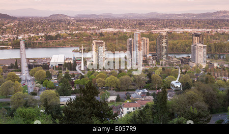 Schwebebahn in Portland, Oregon, Blick auf die Stadt von oben Stockfoto