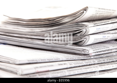 Alte Zeitungen und Zeitschriften auf einem Haufen, Alte Zeitungen Und Zeitschriften Auf Einem Stapel Stockfoto