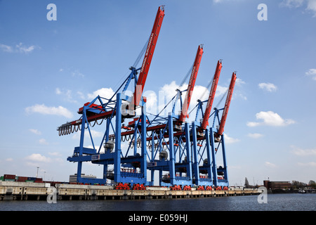 Schiffe im Hafen von Hamburg in Deutschland, Europa, Schiffe Im Hafen von Hamburg in Deutschland, Europa Stockfoto