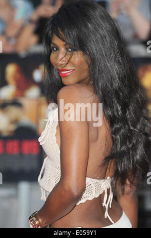 London, UK, UK. 20. August 2013. Sinitta besucht die Weltpremiere von "One Direction: This Is Us an Empire Leicester Square. © Ferdaus Shamim/ZUMA Wire/ZUMAPRESS.com/Alamy Live-Nachrichten Stockfoto