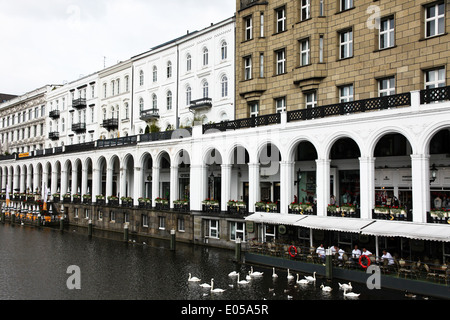 Die Alster Alster Arkaden Ansichtarchitektur der inneren Alster Deutschland Europa Hamburg Stadtzentrum Länder reisen Stadt Stadt Ansicht c Stockfoto