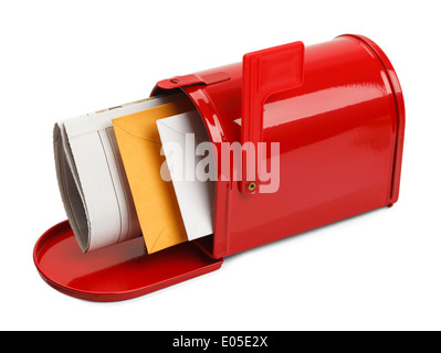 Roten Briefkasten mit Lettes und Zeitung, Isolated on White Background. Stockfoto