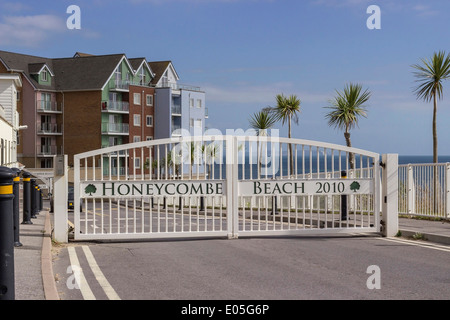 Honeycombe Beach Apartments Eingangstor, Boscombe, Dorset, England, Großbritannien Stockfoto
