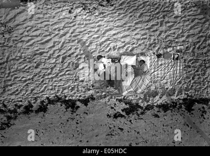 Der Start von Apollo 11 wurde von Tausenden von Zuschauern beobachtet und markiert einen entscheidenden Moment in der Weltraumgeschichte, als sich die Menschen darauf vorbereiteten, zum ersten Mal auf dem Mond zu landen. Stockfoto