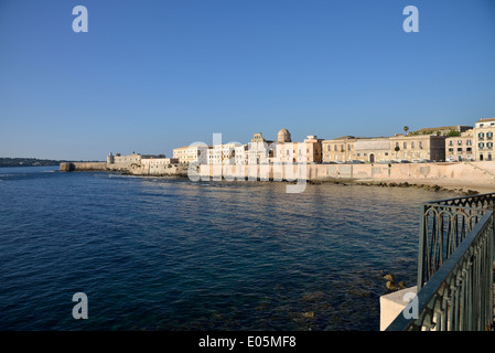 Lungomare d'Ortigia Uferpromenade, Ortygia, Syrakus, Provinz von Syrakus, Sizilien, Italien Stockfoto