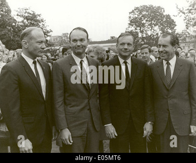 Präsident Nixon trifft die Astronauten von Apollo 11 auf dem Rasen des weißen Hauses Stockfoto